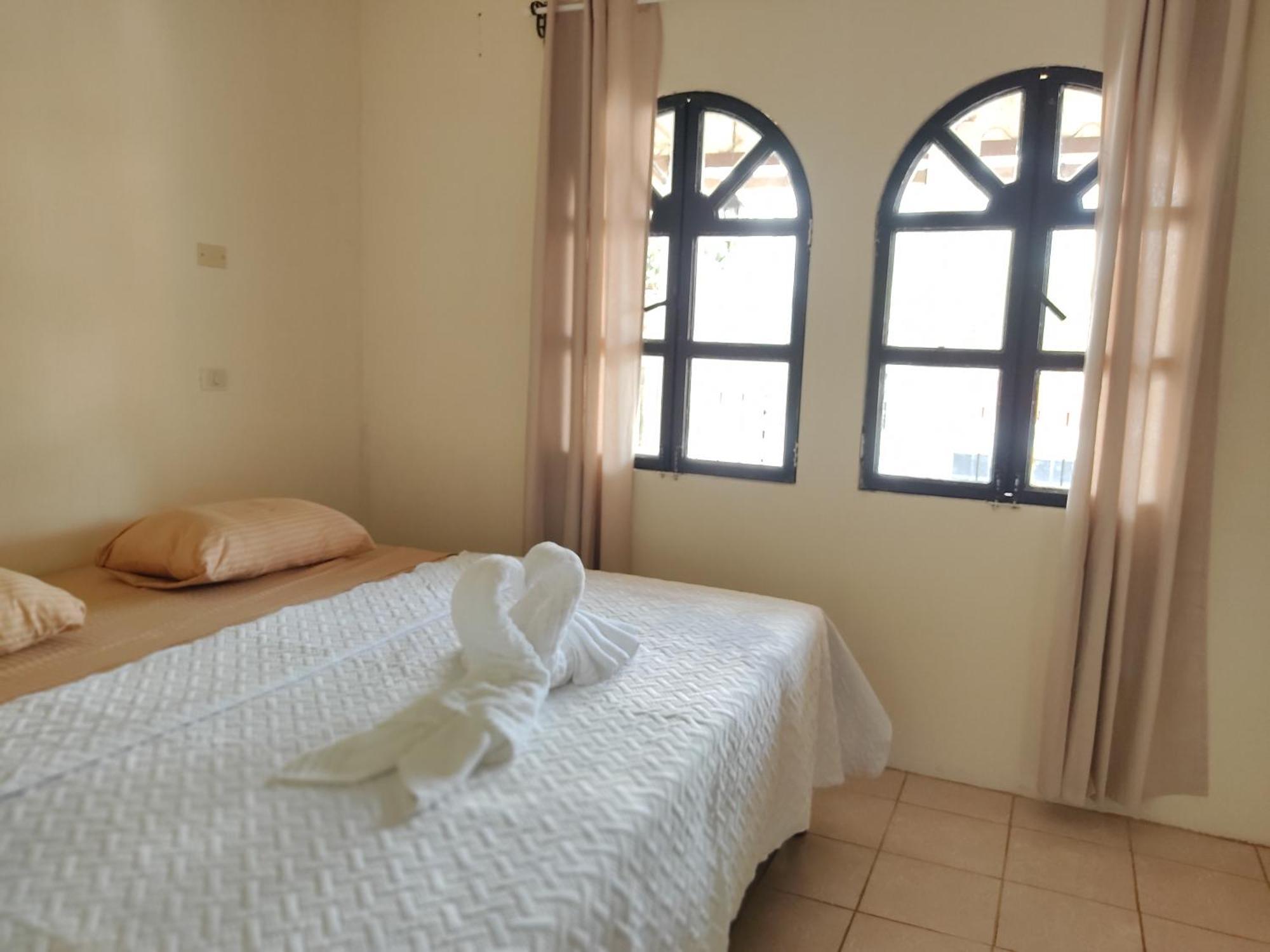 Blue Moon Hostel Antigua Extérieur photo
