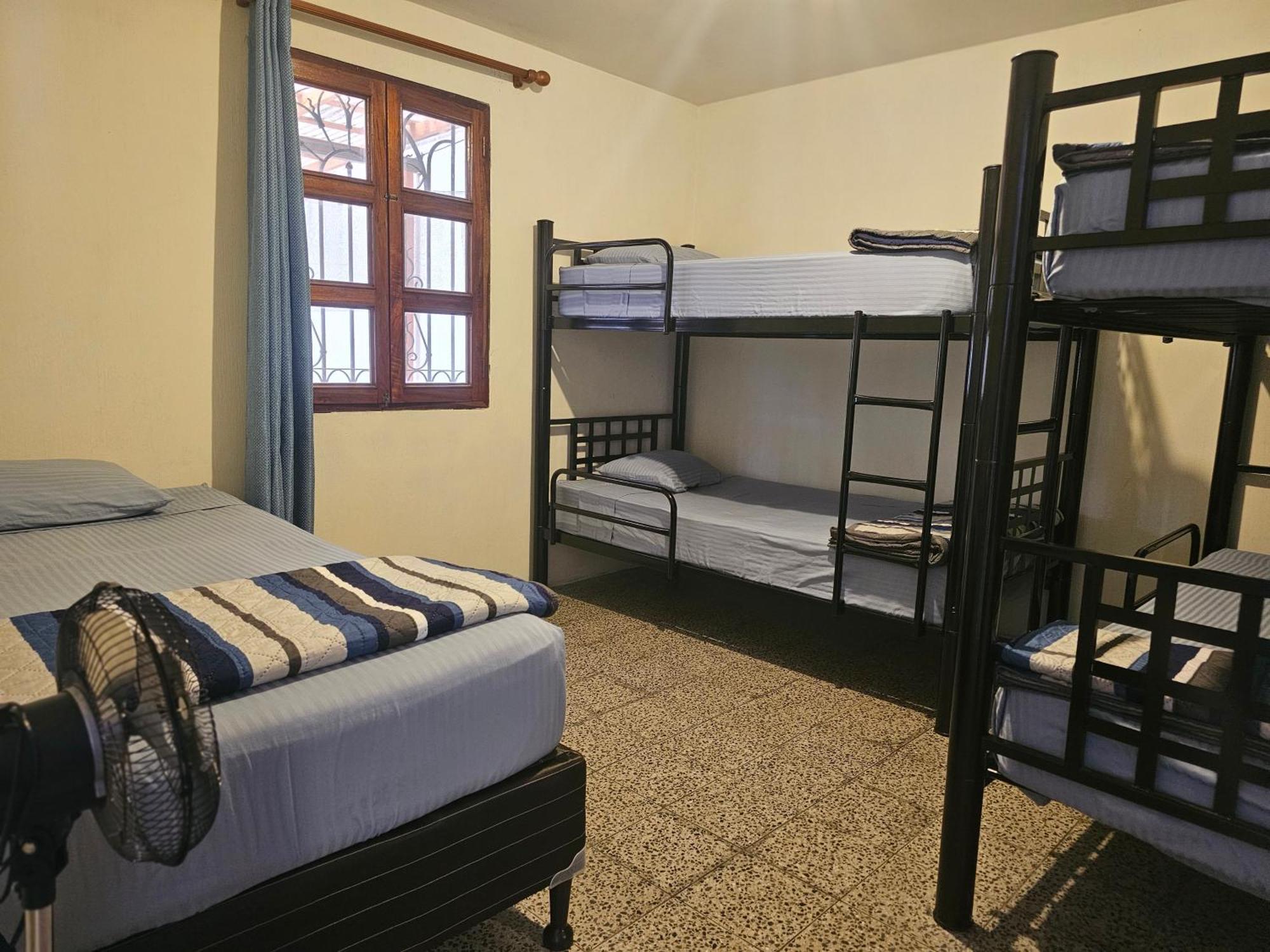Blue Moon Hostel Antigua Chambre photo