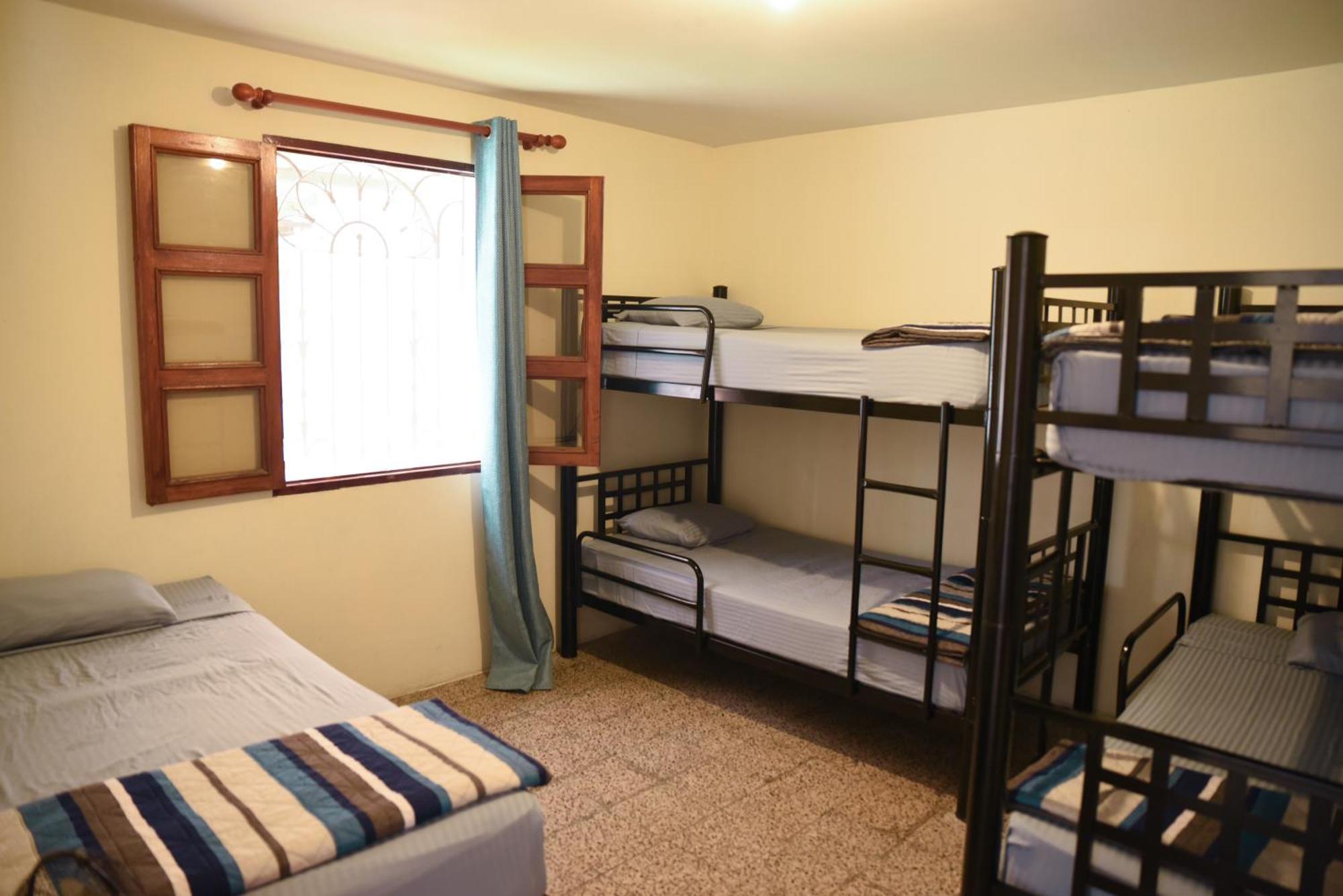 Blue Moon Hostel Antigua Extérieur photo