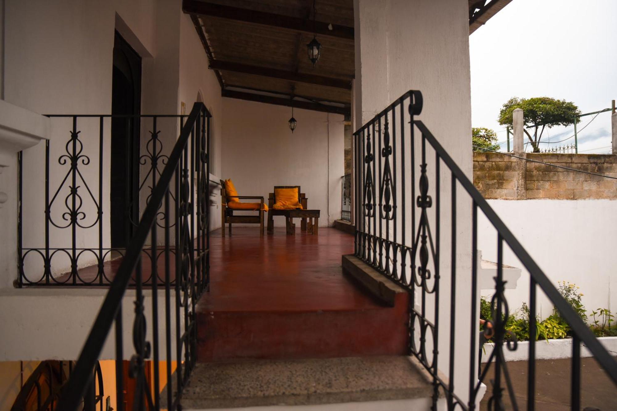 Blue Moon Hostel Antigua Extérieur photo