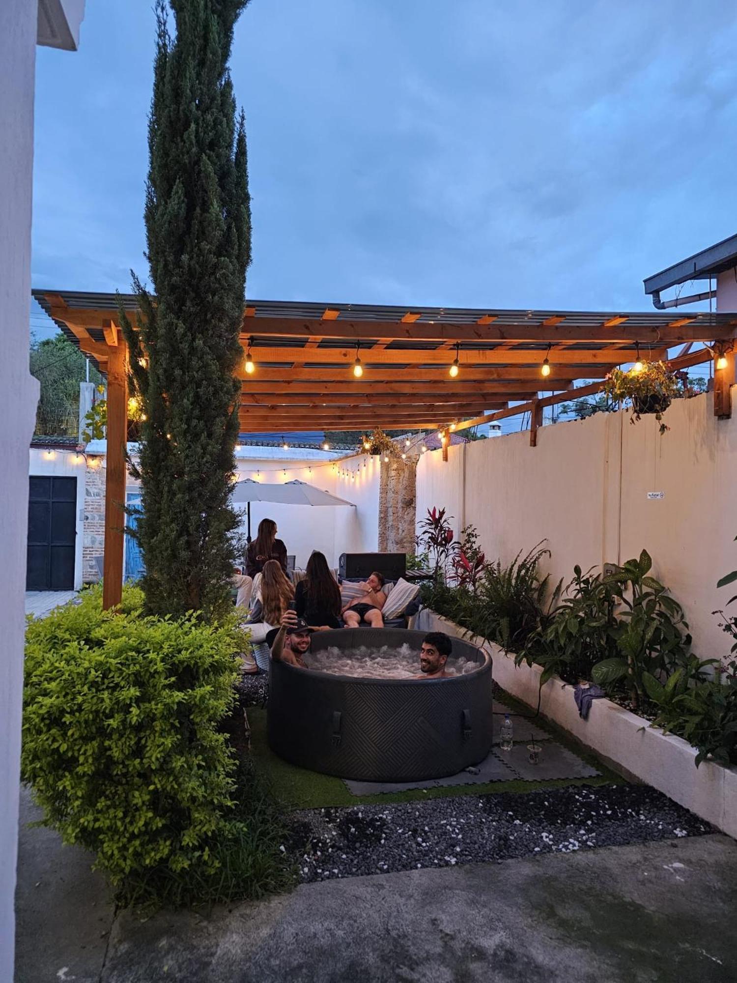 Blue Moon Hostel Antigua Extérieur photo