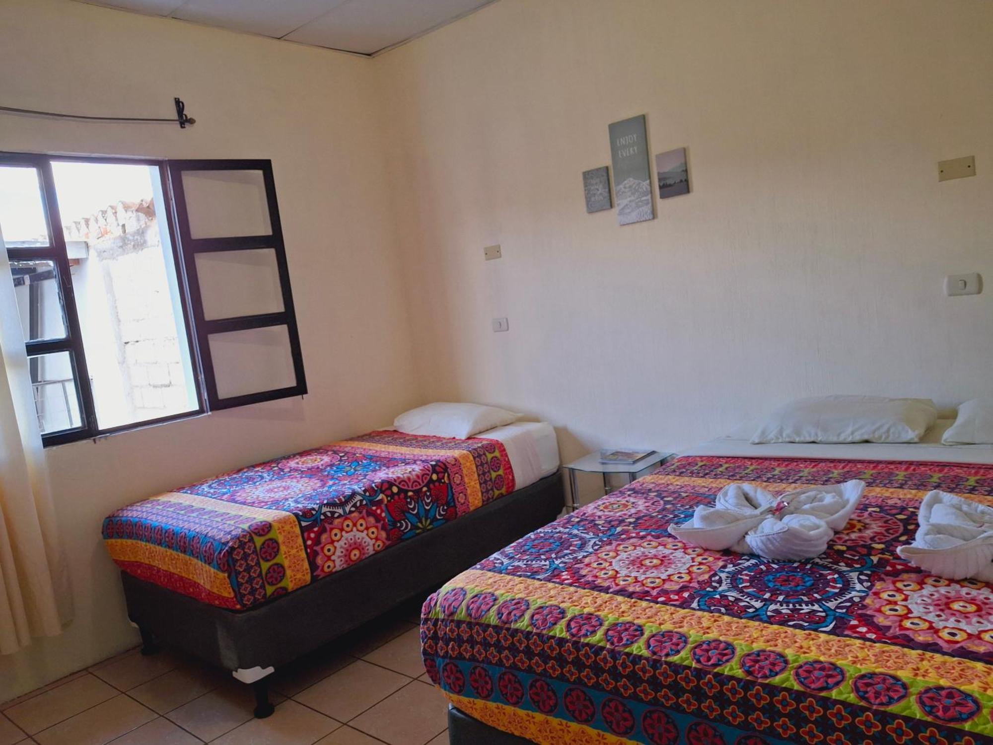 Blue Moon Hostel Antigua Extérieur photo