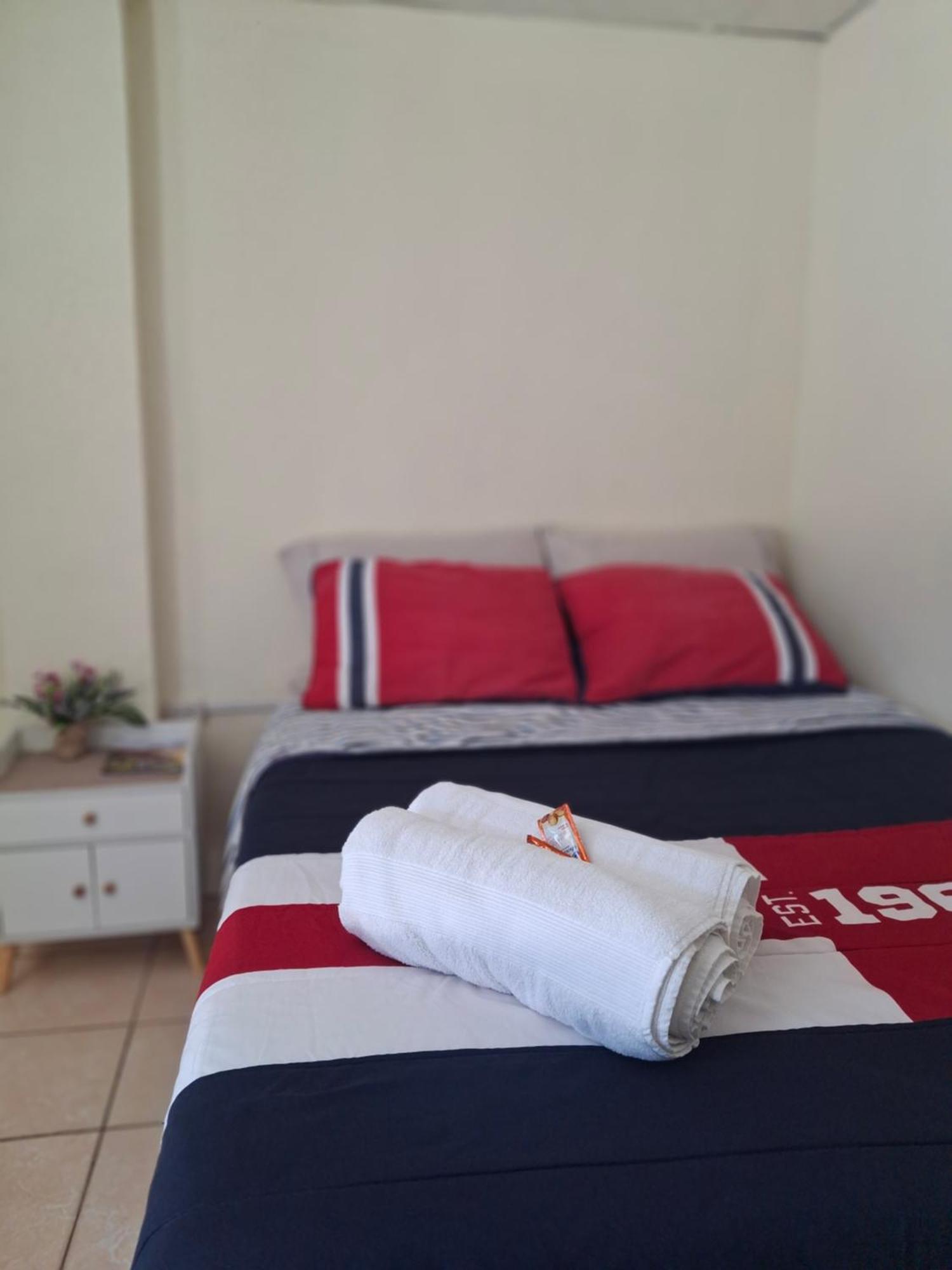Blue Moon Hostel Antigua Extérieur photo